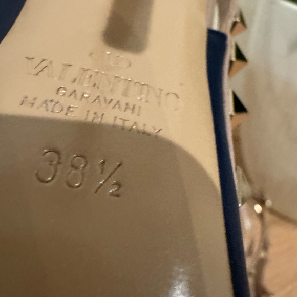 Valentino Garavani Navy and Beige Rockstud Pointed-Toe Strappy Pumps - Picture 6 of 16